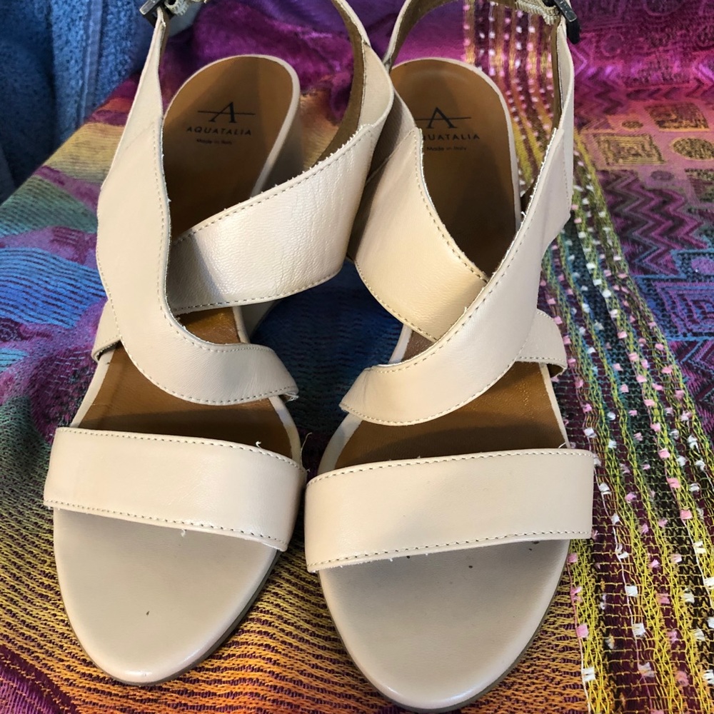 Aquatalia designer sandals. EUC size 6.5